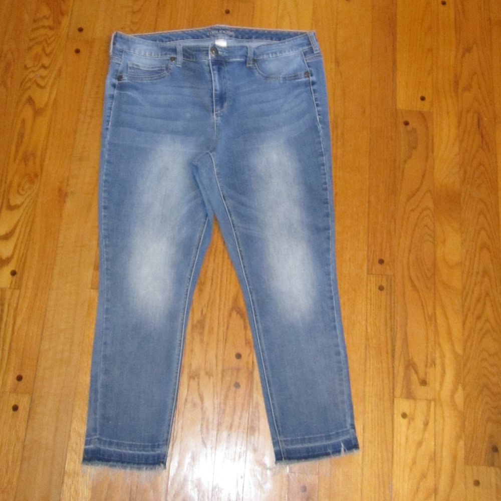 MAURICES CROP SKINNY JEANS PLUS SZIE 18 SOFT!!